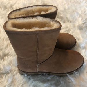 NEW UGG Classic Short II Boots Chestnut Size 11